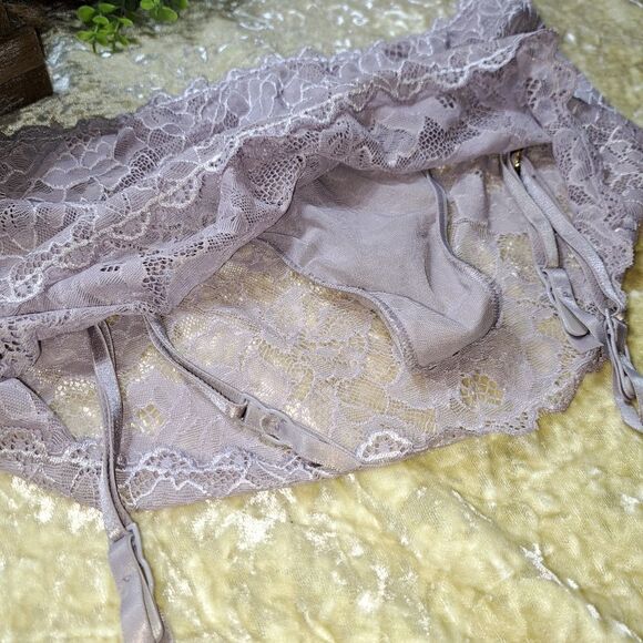 NWT/NWOT Victoria Secret Garter/Thong - Picture 4 of 6
